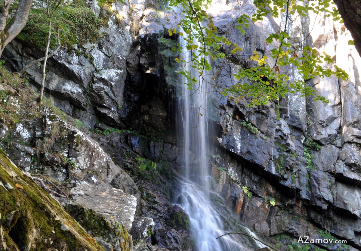 a hike to the boyana lake and hut momina skala