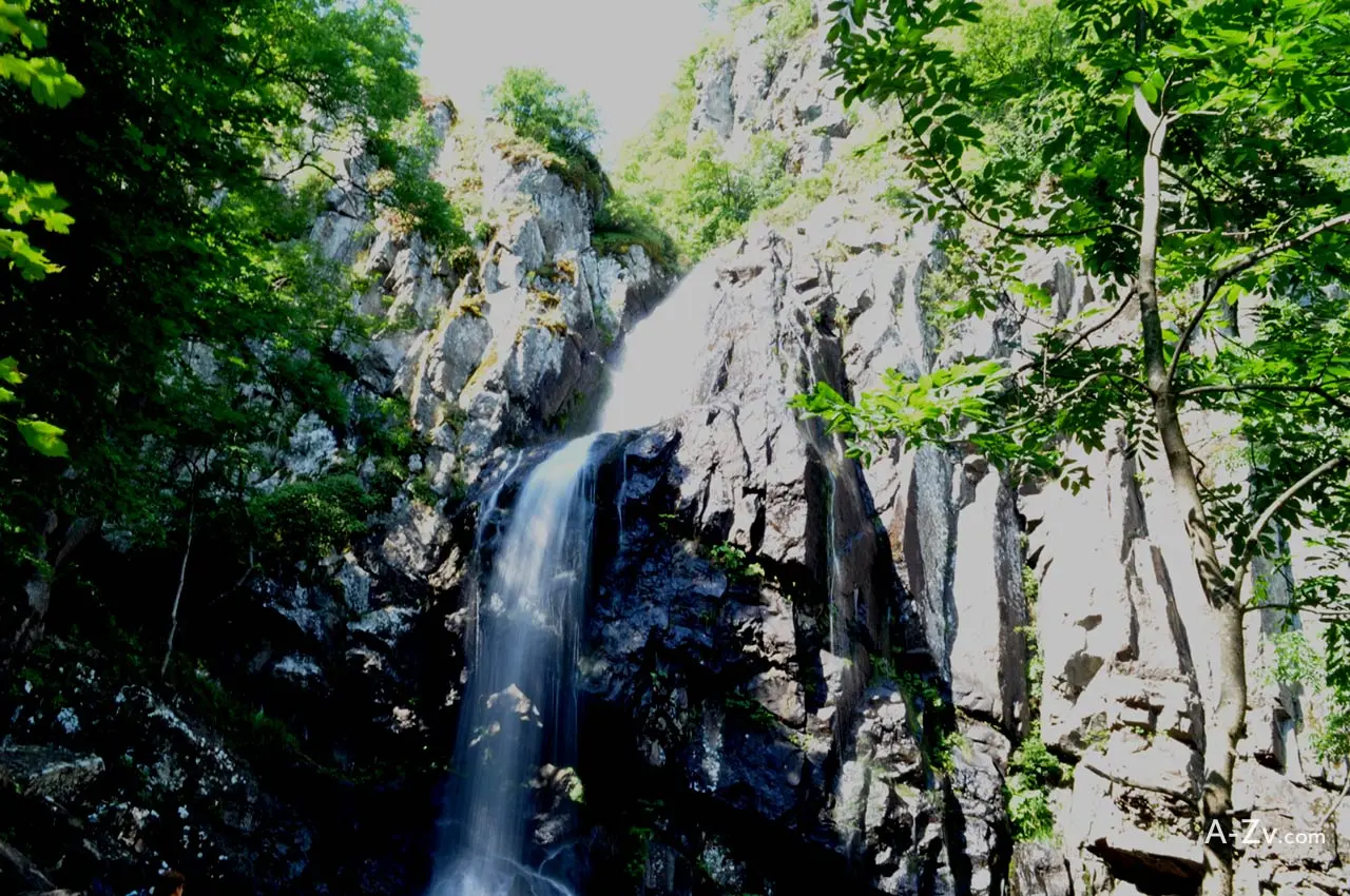 one of the most popular trails on vitosha - from boyana to the boyana waterfall