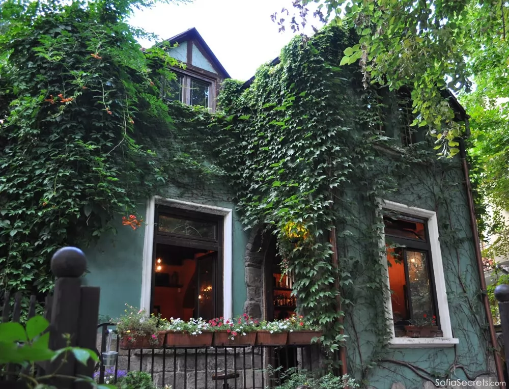 the thirsty dragon - may be a little weird name, but a place with a lot of charm and delicious food